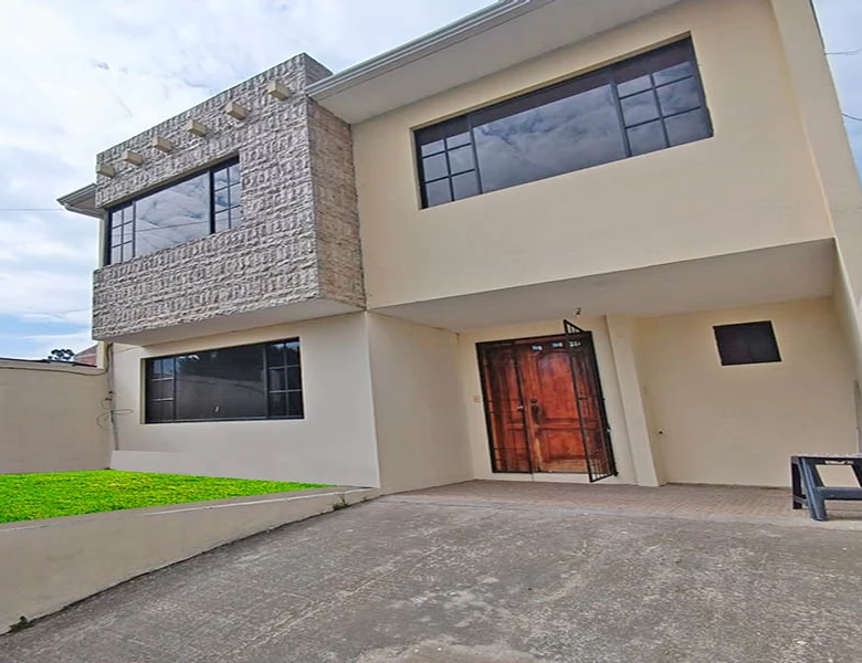 SUPER SUPER OPORTUNIDAD – CASA 2 DEPART. – REMODELADA – BAÑOS.
