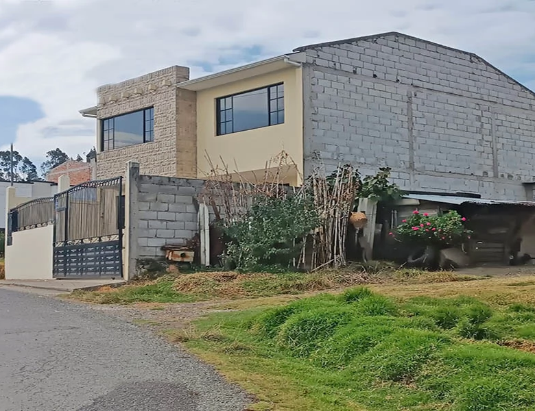 SUPER SUPER OPORTUNIDAD – CASA 2 DEPART. – REMODELADA – BAÑOS.