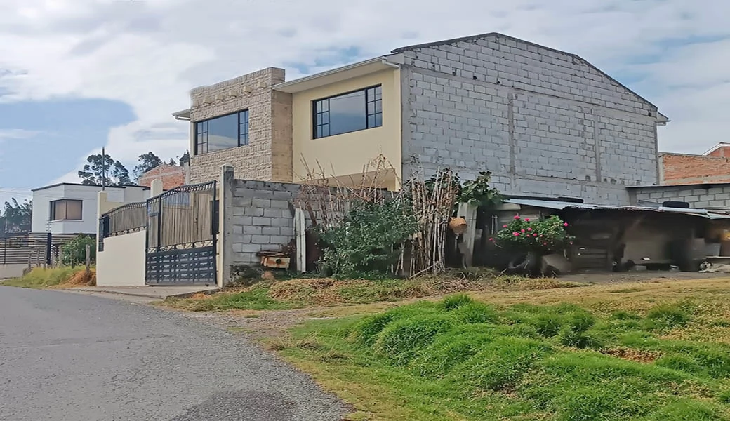 SUPER SUPER OPORTUNIDAD – CASA 2 DEPART. – REMODELADA – BAÑOS.