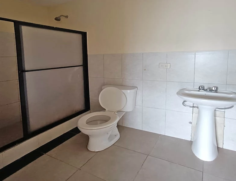 SUPER SUPER OPORTUNIDAD – CASA 2 DEPART. – REMODELADA – BAÑOS.