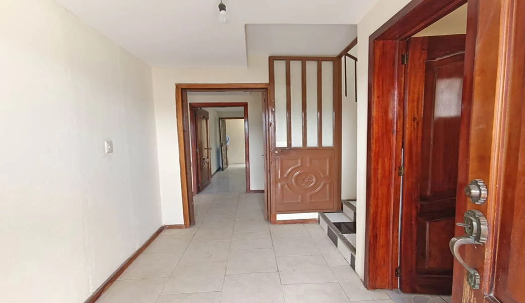 SUPER SUPER OPORTUNIDAD – CASA 2 DEPART. – REMODELADA – BAÑOS.
