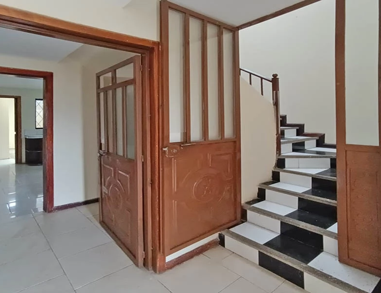 SUPER SUPER OPORTUNIDAD – CASA 2 DEPART. – REMODELADA – BAÑOS.