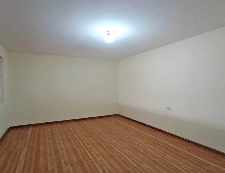 SUPER SUPER OPORTUNIDAD – CASA 2 DEPART. – REMODELADA – BAÑOS.
