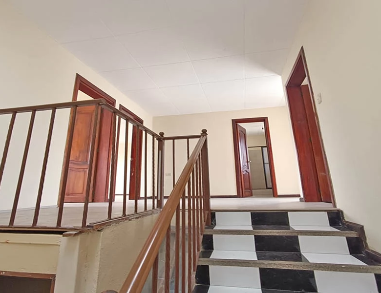 SUPER SUPER OPORTUNIDAD – CASA 2 DEPART. – REMODELADA – BAÑOS.