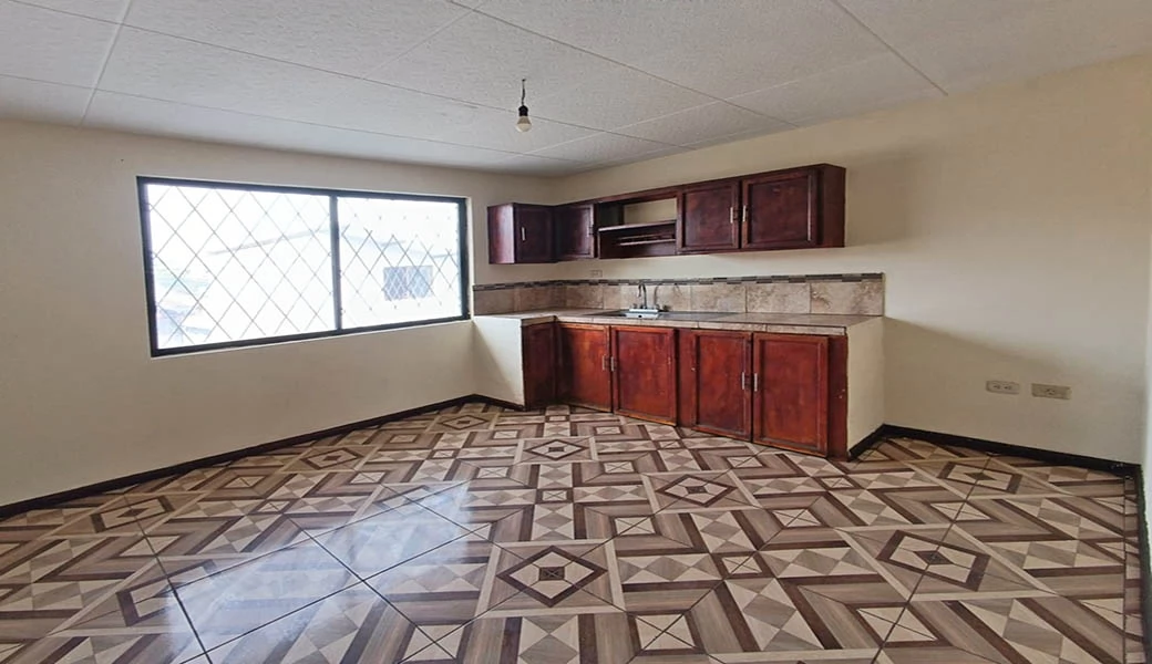 SUPER SUPER OPORTUNIDAD – CASA 2 DEPART. – REMODELADA – BAÑOS.