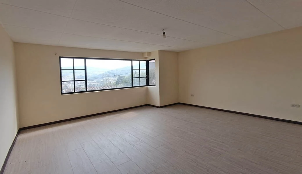 SUPER SUPER OPORTUNIDAD – CASA 2 DEPART. – REMODELADA – BAÑOS.