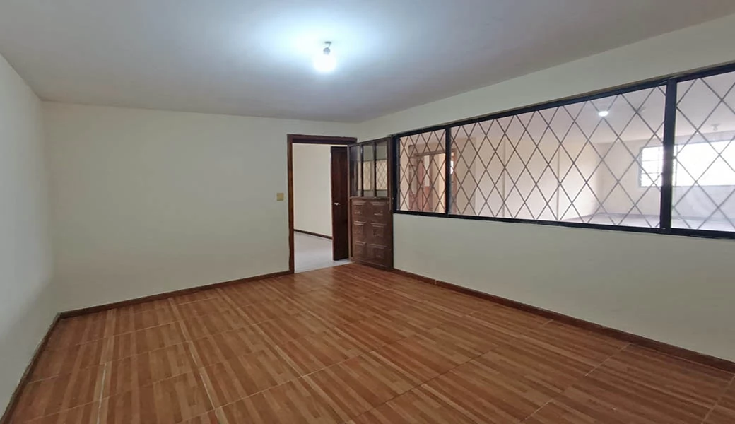 SUPER SUPER OPORTUNIDAD – CASA 2 DEPART. – REMODELADA – BAÑOS.
