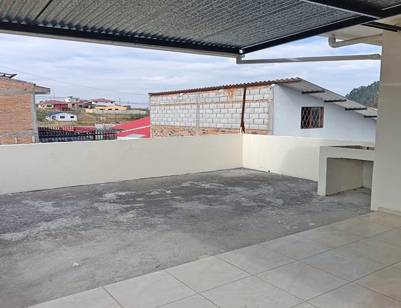 SUPER SUPER OPORTUNIDAD – CASA 2 DEPART. – REMODELADA – BAÑOS.