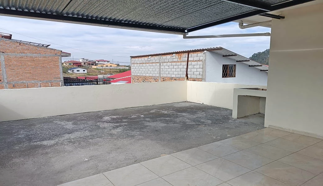SUPER SUPER OPORTUNIDAD – CASA 2 DEPART. – REMODELADA – BAÑOS.