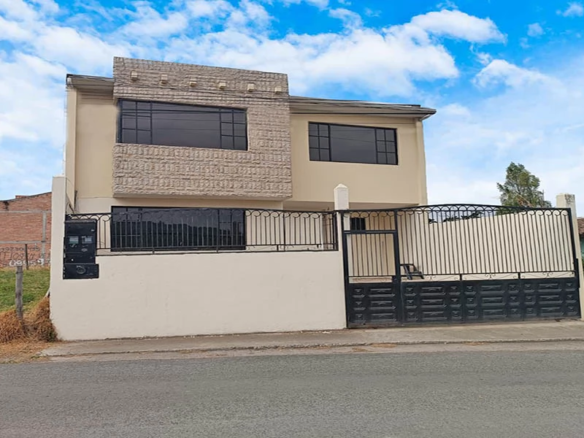 SUPER SUPER OPORTUNIDAD – CASA 2 DEPART. – REMODELADA – BAÑOS.