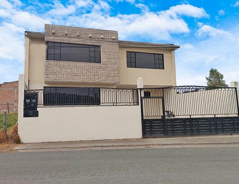SUPER SUPER OPORTUNIDAD – CASA 2 DEPART. – REMODELADA – BAÑOS.