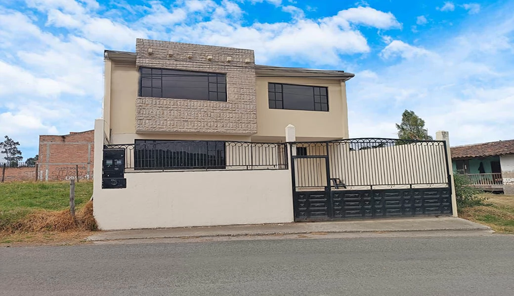 SUPER SUPER OPORTUNIDAD – CASA 2 DEPART. – REMODELADA – BAÑOS.