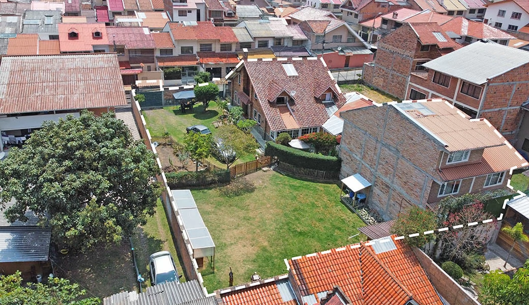 TERRENO EN VENTA – 1.000M2 (25 X 40) – SUPER RESIDENCIAL – IDEAL PARA EDIFICIO.