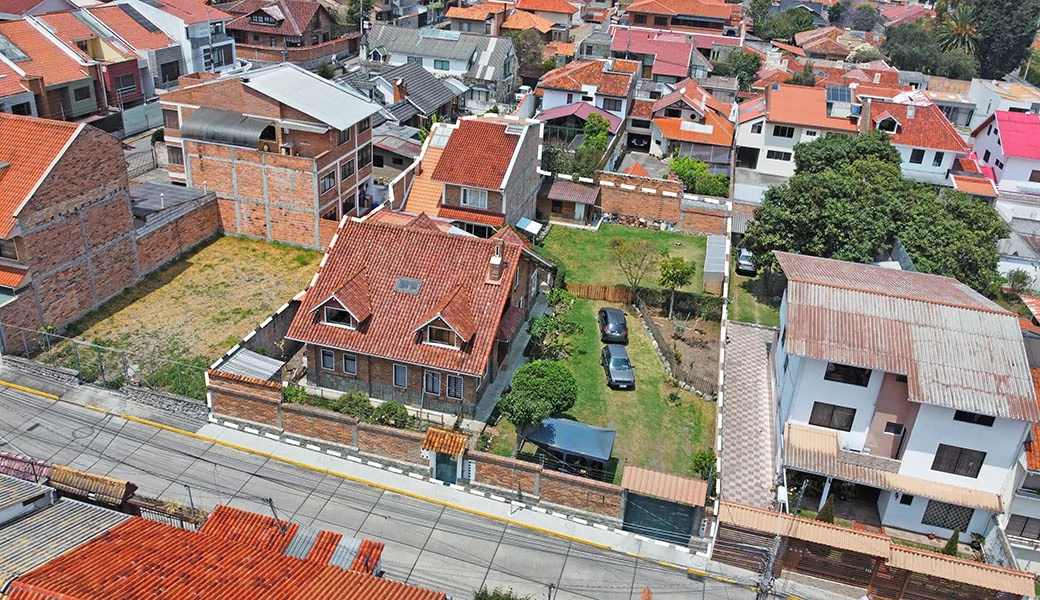 TERRENO EN VENTA – 1.000M2 (25 X 40) – SUPER RESIDENCIAL – IDEAL PARA EDIFICIO.