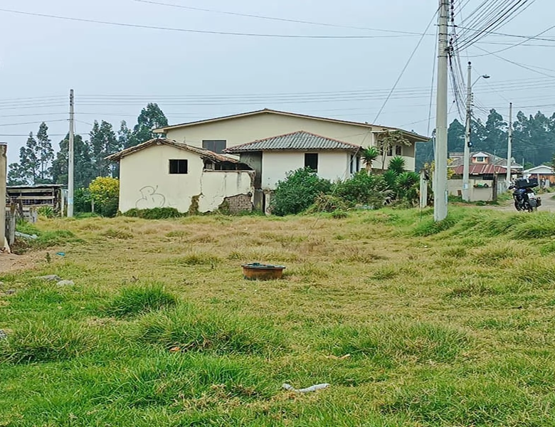DOS TERRENOS EN UNO – 630m² – CON LICENCIA URBANÍSTICA – OPORTUNIDAD