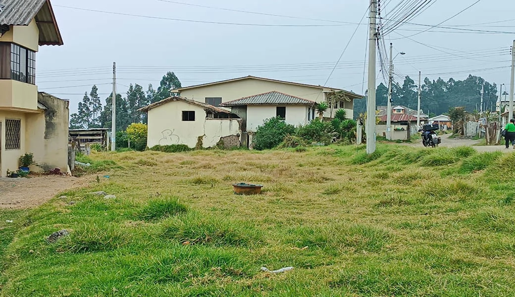 DOS TERRENOS EN UNO – 630m² – CON LICENCIA URBANÍSTICA – OPORTUNIDAD