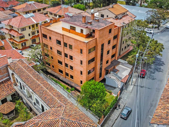 DEPARTAMENTO EN VENTA – GRANDE Y ELEGANTE – SUPER BIEN UBICADO.