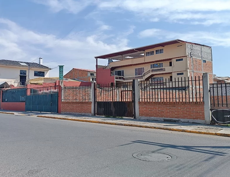 CASA EN VENTA – 400m2 T (15×27), IDEAL PARA CONSTRUCTORAS, CENTROS MEDICOS.