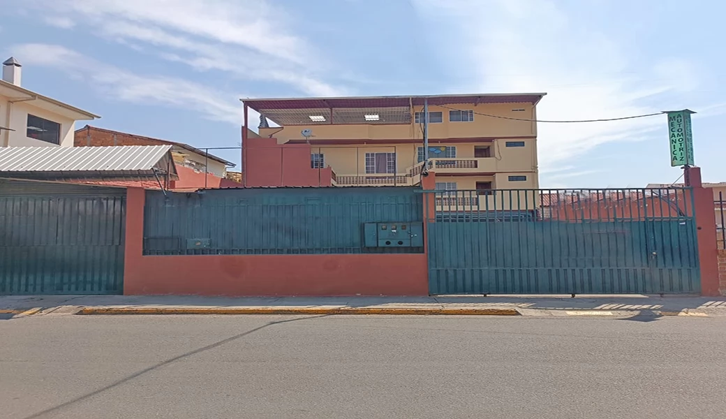 CASA EN VENTA – 400m2 T (15×27), IDEAL PARA CONSTRUCTORAS, CENTROS MEDICOS.