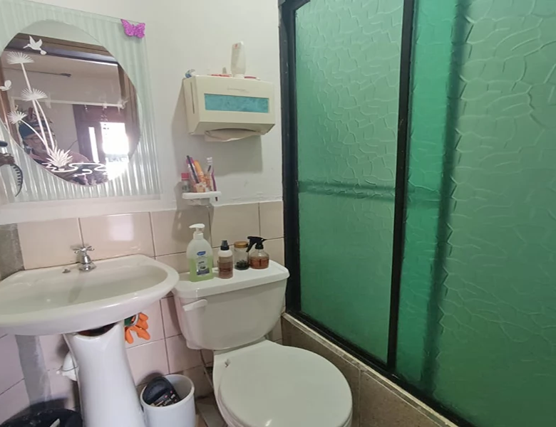 CASA EN VENTA – 400m2 T (15×27), IDEAL PARA CONSTRUCTORAS, CENTROS MEDICOS.