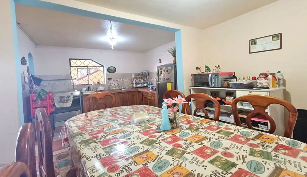 CASA EN VENTA – 400m2 T (15×27), IDEAL PARA CONSTRUCTORAS, CENTROS MEDICOS.