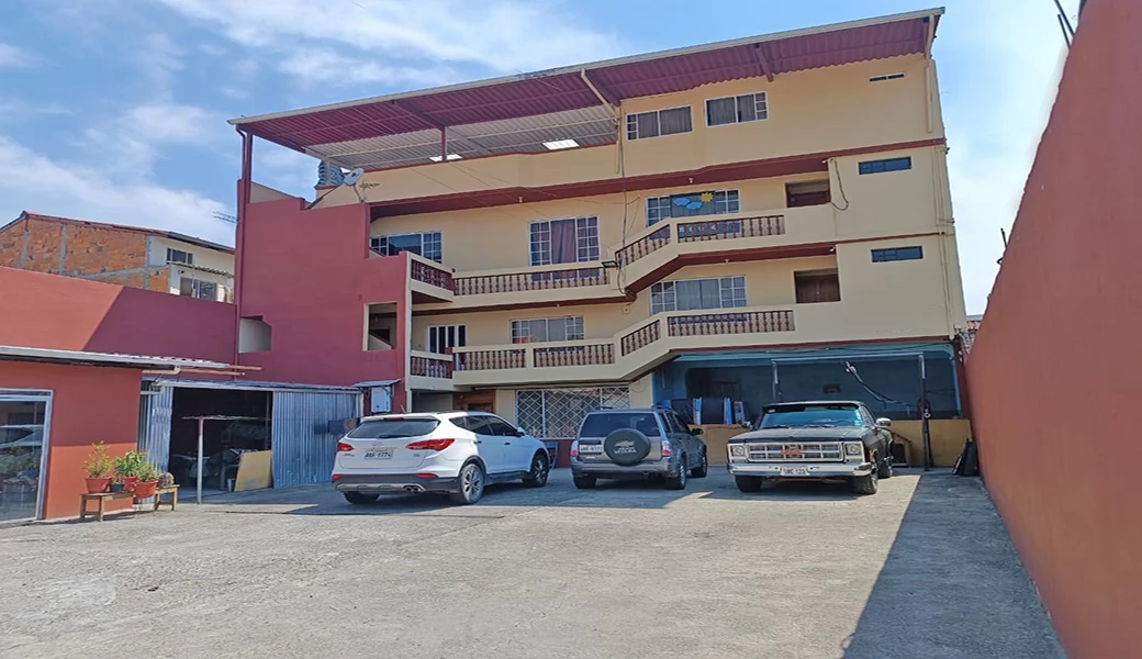 CASA EN VENTA – 400m2 T (15×27), IDEAL PARA CONSTRUCTORAS, CENTROS MEDICOS.
