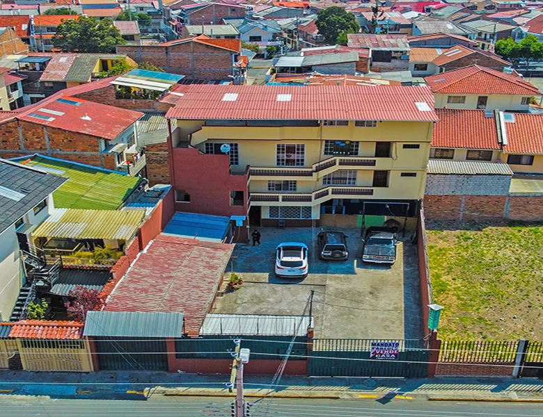 CASA EN VENTA – 400m2 T (15×27), IDEAL PARA CONSTRUCTORAS, CENTROS MEDICOS.