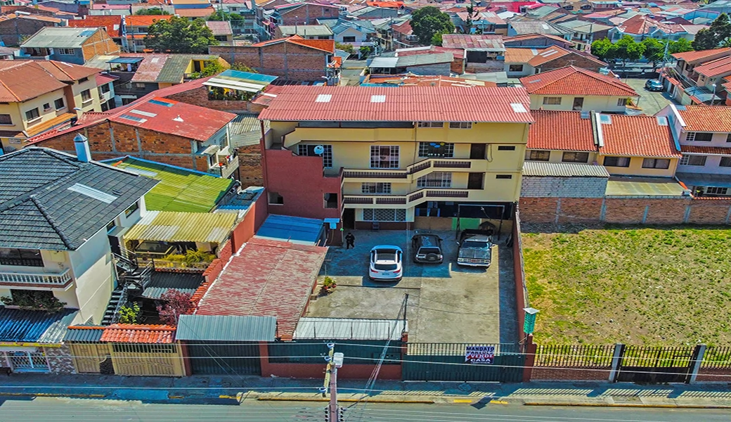 CASA EN VENTA – 400m2 T (15×27), IDEAL PARA CONSTRUCTORAS, CENTROS MEDICOS.