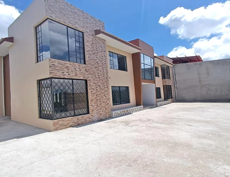 CASA EN VENTA, – 4 DEPARTAMENTOS – $45.000CU – OPORTUNIDAD.