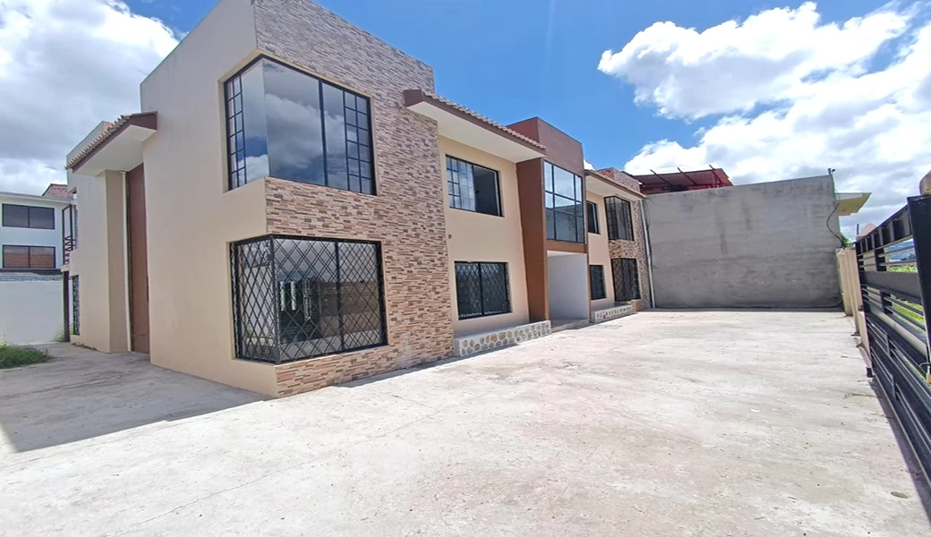 CASA EN VENTA, – 4 DEPARTAMENTOS – $45.000CU – OPORTUNIDAD.