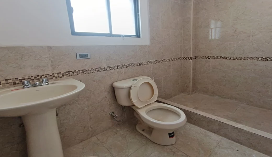CASA EN VENTA, – 4 DEPARTAMENTOS – $45.000CU – OPORTUNIDAD.