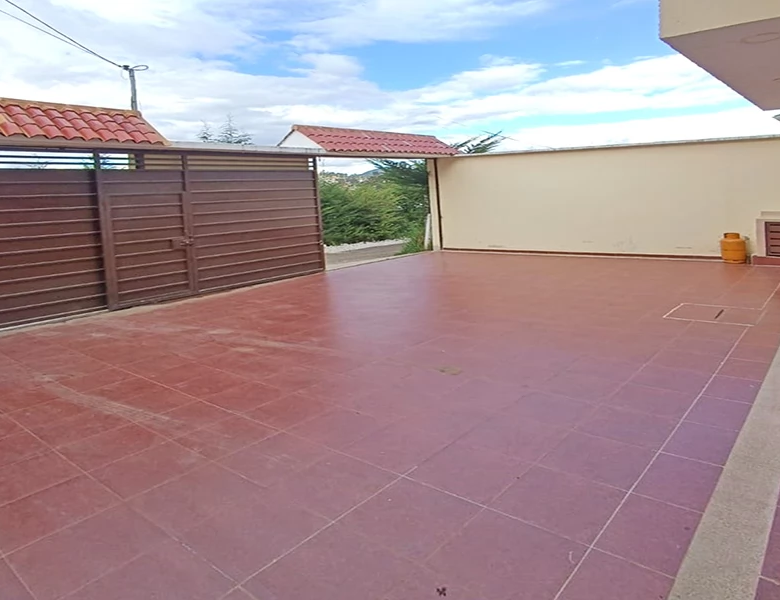 CASA EN VENTA – 2 DEPARTAMENTOS GRANDES Y ELEGANTES.
