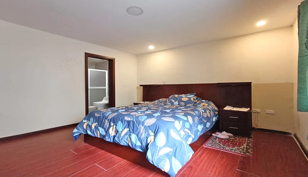 CASA EN VENTA – 2 DEPARTAMENTOS GRANDES Y ELEGANTES.
