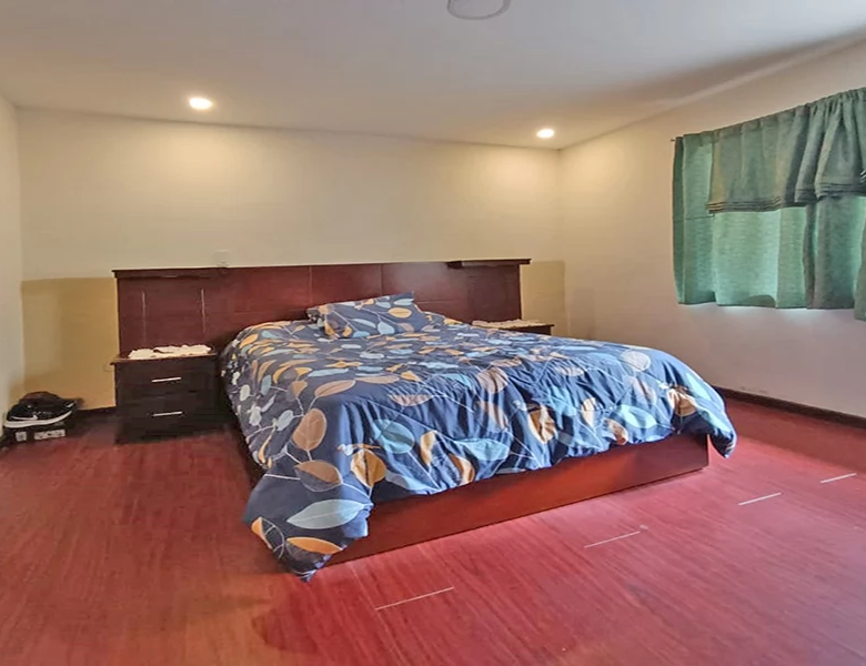 CASA EN VENTA – 2 DEPARTAMENTOS GRANDES Y ELEGANTES.