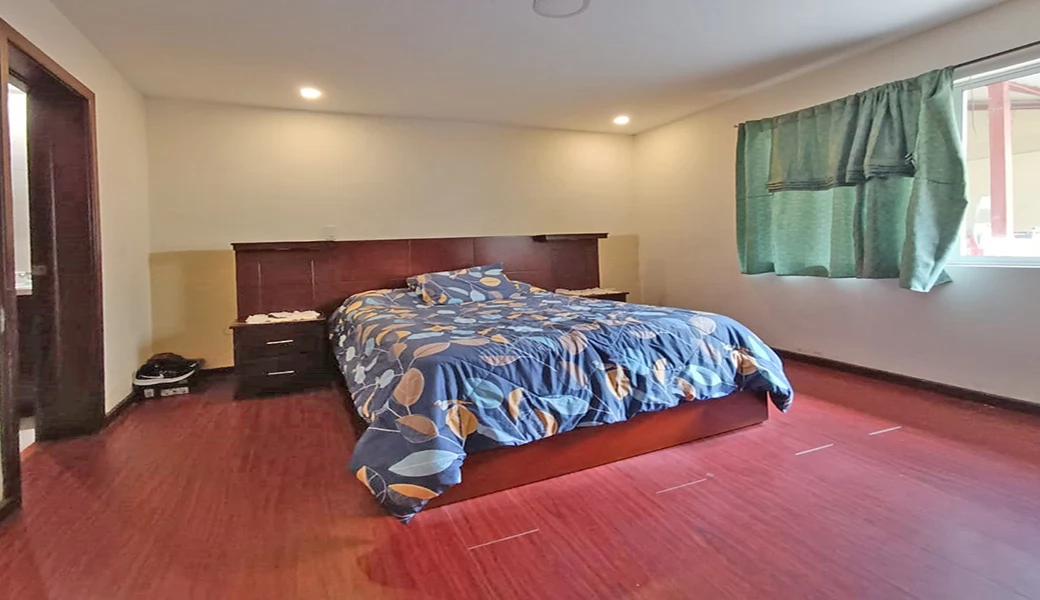 CASA EN VENTA – 2 DEPARTAMENTOS GRANDES Y ELEGANTES.