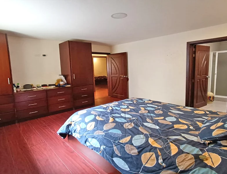 CASA EN VENTA – 2 DEPARTAMENTOS GRANDES Y ELEGANTES.