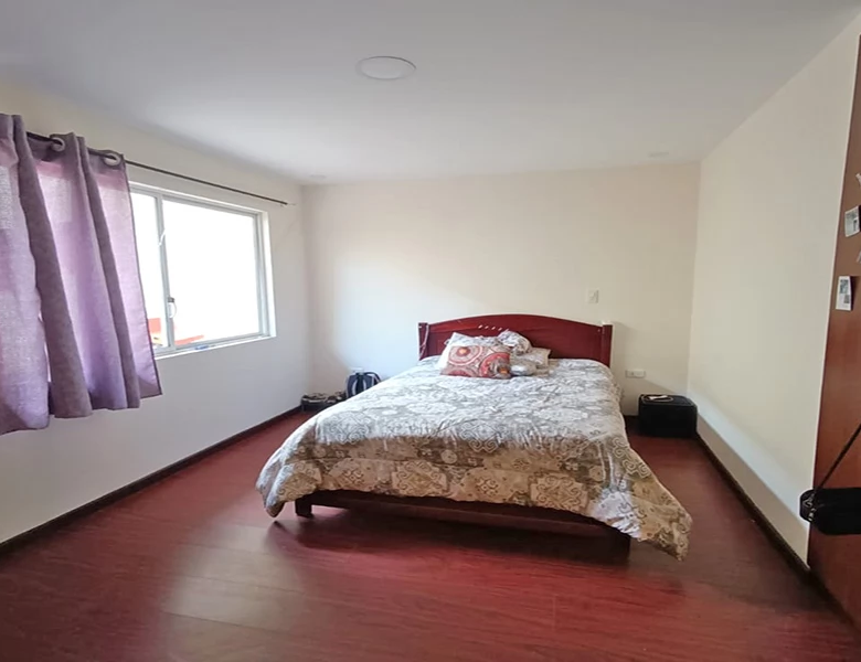 CASA EN VENTA – 2 DEPARTAMENTOS GRANDES Y ELEGANTES.