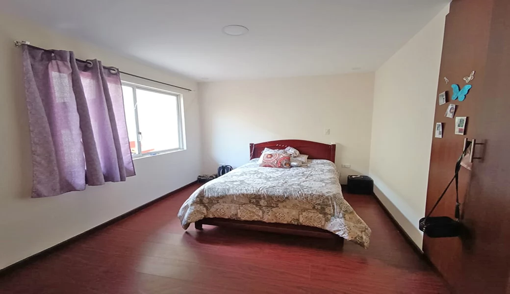 CASA EN VENTA – 2 DEPARTAMENTOS GRANDES Y ELEGANTES.