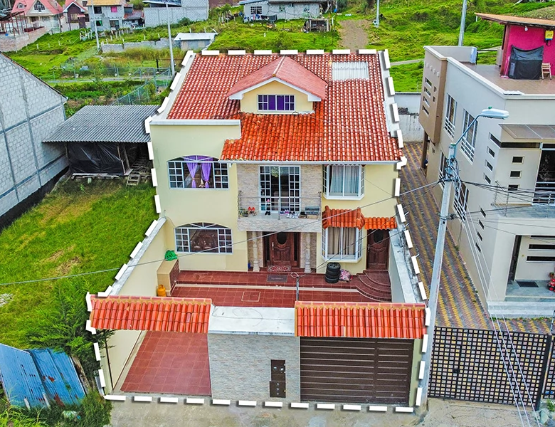 CASA EN VENTA – 2 DEPARTAMENTOS GRANDES Y ELEGANTES.