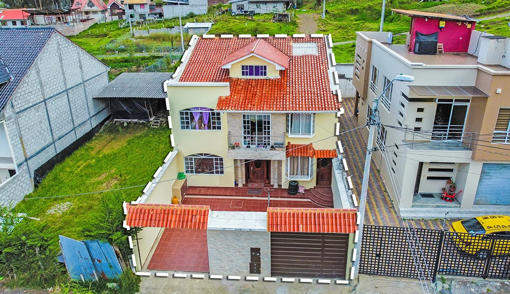 CASA EN VENTA – 2 DEPARTAMENTOS GRANDES Y ELEGANTES.