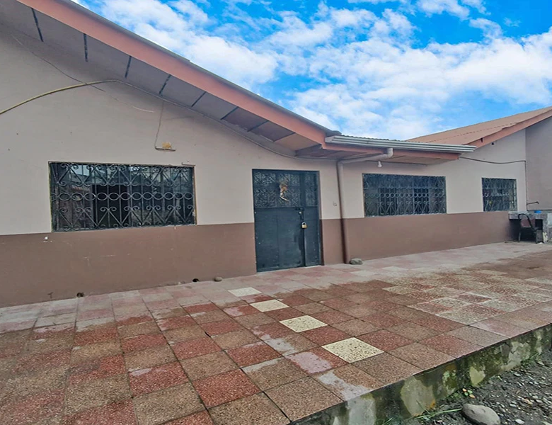 TERRENO EN VENTA CON CASA PLANTA BAJA – IDEAL PARA TALLERES.