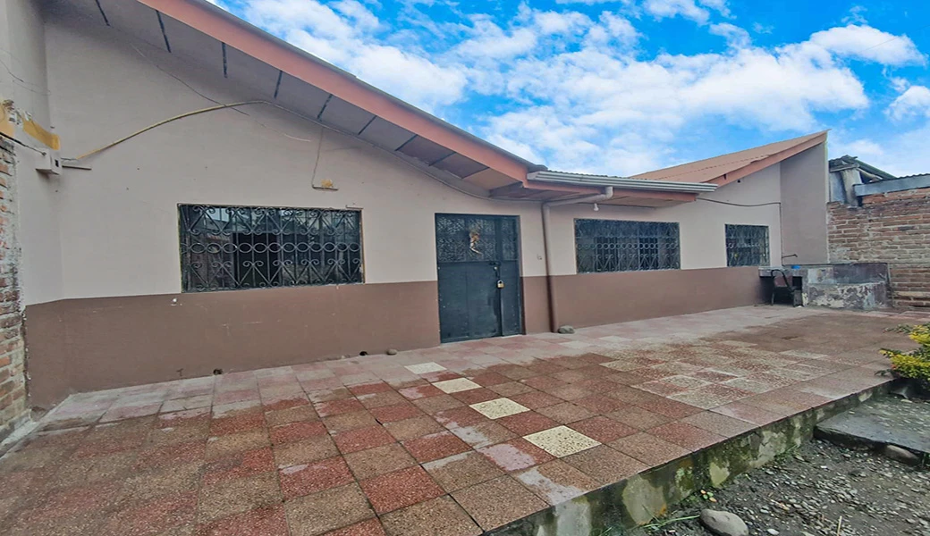 TERRENO EN VENTA CON CASA PLANTA BAJA – IDEAL PARA TALLERES.