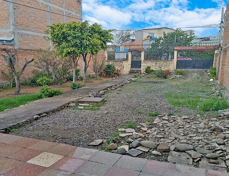 TERRENO EN VENTA CON CASA PLANTA BAJA – IDEAL PARA TALLERES.