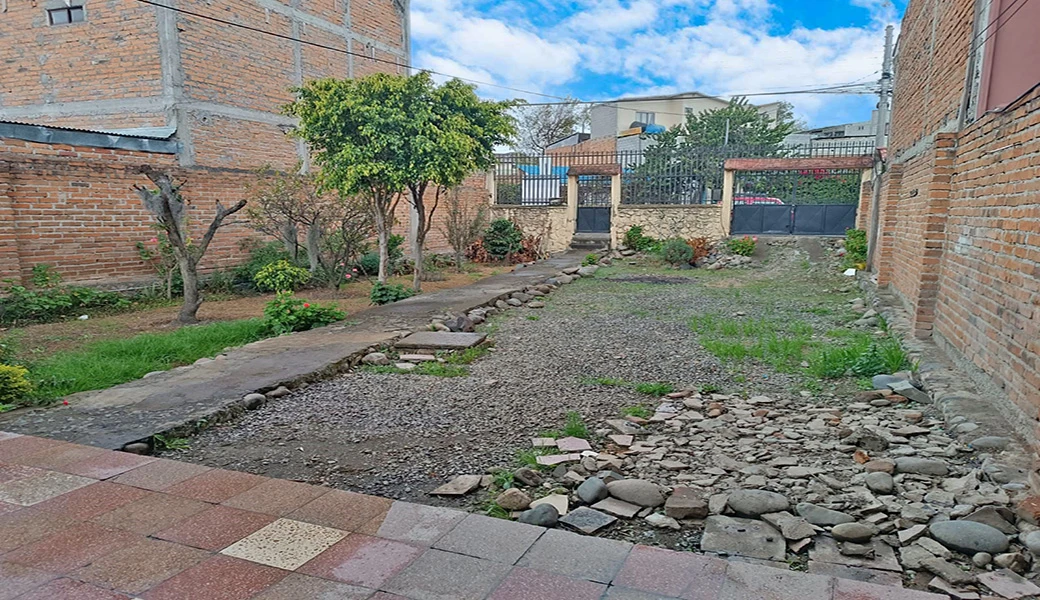 TERRENO EN VENTA CON CASA PLANTA BAJA – IDEAL PARA TALLERES.