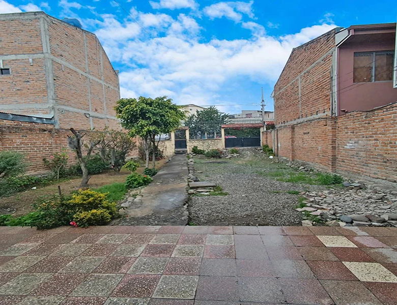 TERRENO EN VENTA CON CASA PLANTA BAJA – IDEAL PARA TALLERES.