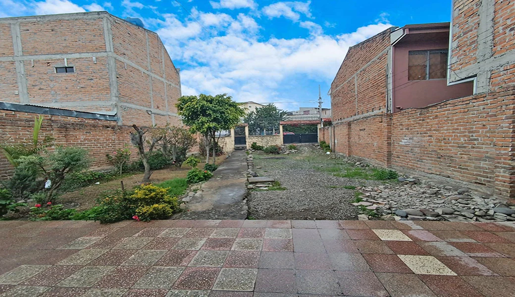 TERRENO EN VENTA CON CASA PLANTA BAJA – IDEAL PARA TALLERES.