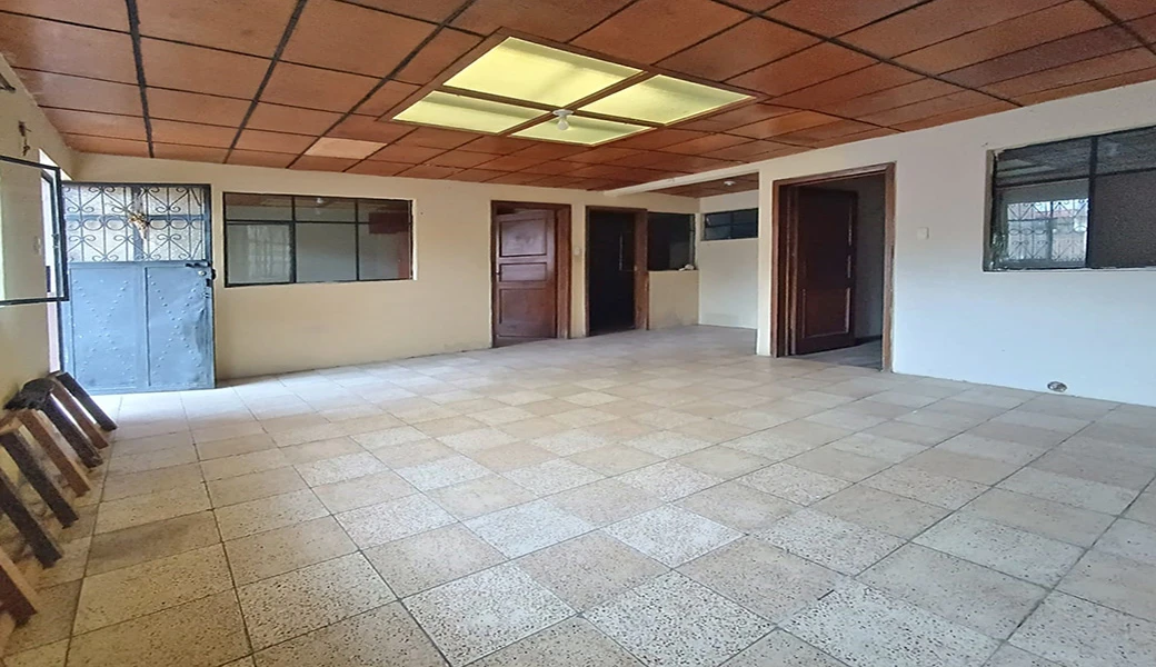 TERRENO EN VENTA CON CASA PLANTA BAJA – IDEAL PARA TALLERES.