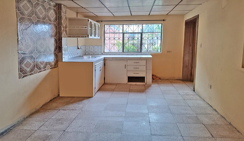 TERRENO EN VENTA CON CASA PLANTA BAJA – IDEAL PARA TALLERES.