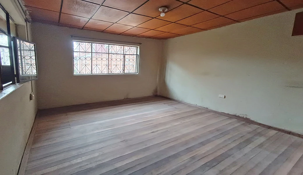 TERRENO EN VENTA CON CASA PLANTA BAJA – IDEAL PARA TALLERES.