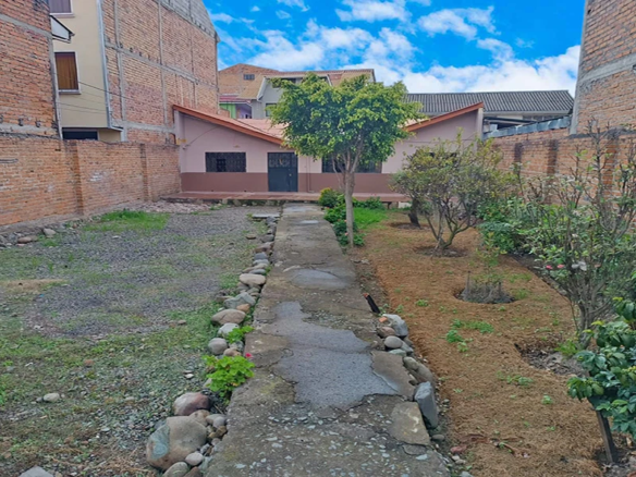 TERRENO EN VENTA CON CASA PLANTA BAJA – IDEAL PARA TALLERES.